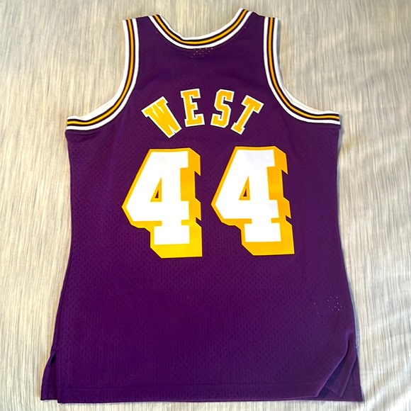 Los Angeles Lakers Jerry West Mitchell and Ness Swingman Jersey 1971-1972 - Picture 2 of 7